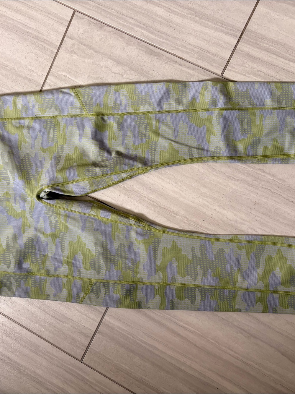 Fabletics Motion 365 Women's Size LG/ 10Green Camo High-Waisted 7/8 Side Pockets